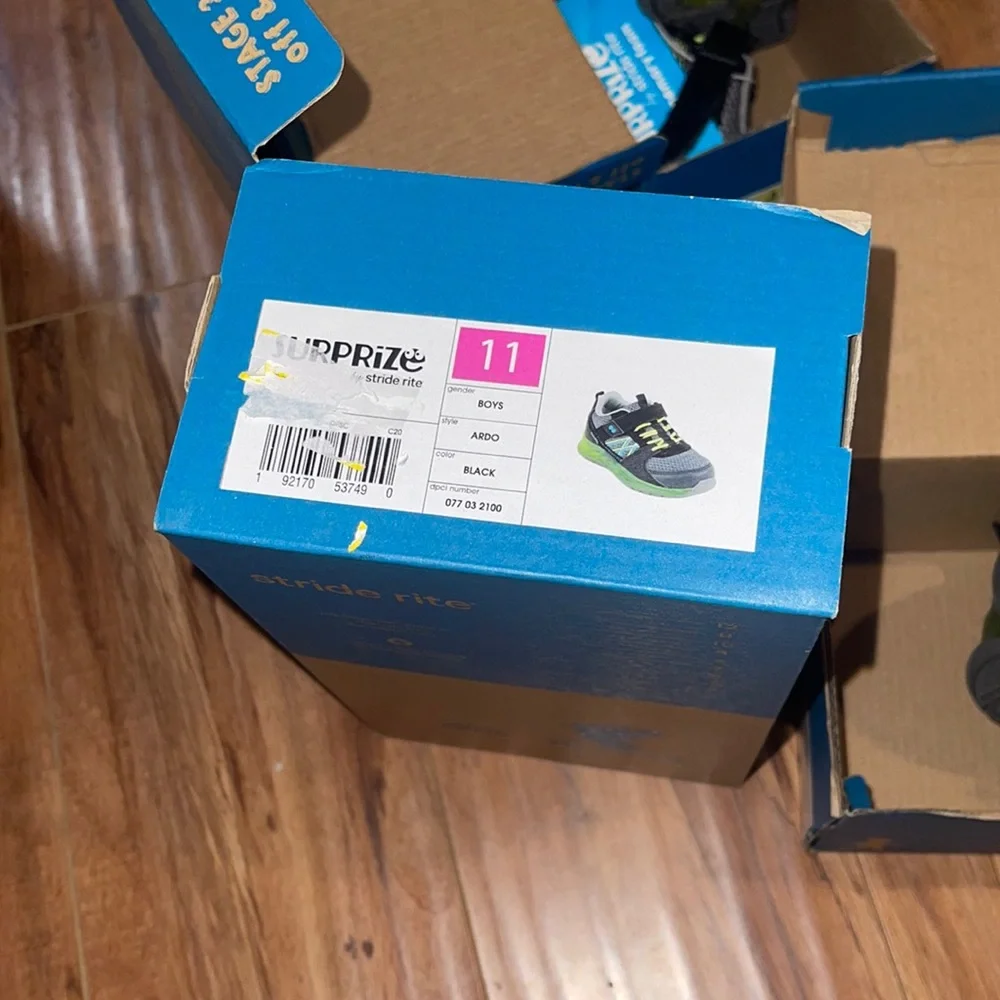 Stage 3: Off and Running‎ Stride Right tennis shoe